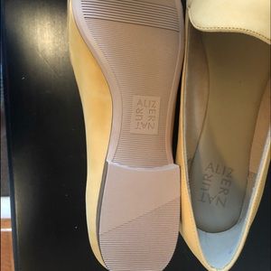 Size 11 Naturalizer marigold yellow loafers